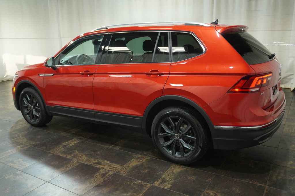 Certified 2024 Volkswagen Tiguan SE w/ Panoramic Sunroof Package AWD/4WD image 7