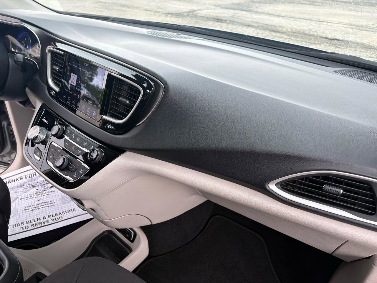 Used 2020 Chrysler Pacifica Touring w/ Advanced Safetytec Group FWD image 35