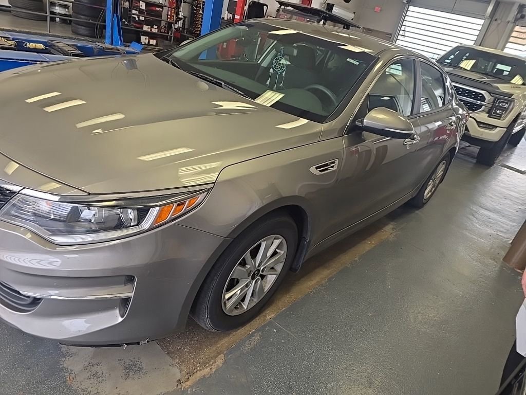 Used 2018 Kia Optima LX w/ Convenience Package image 3