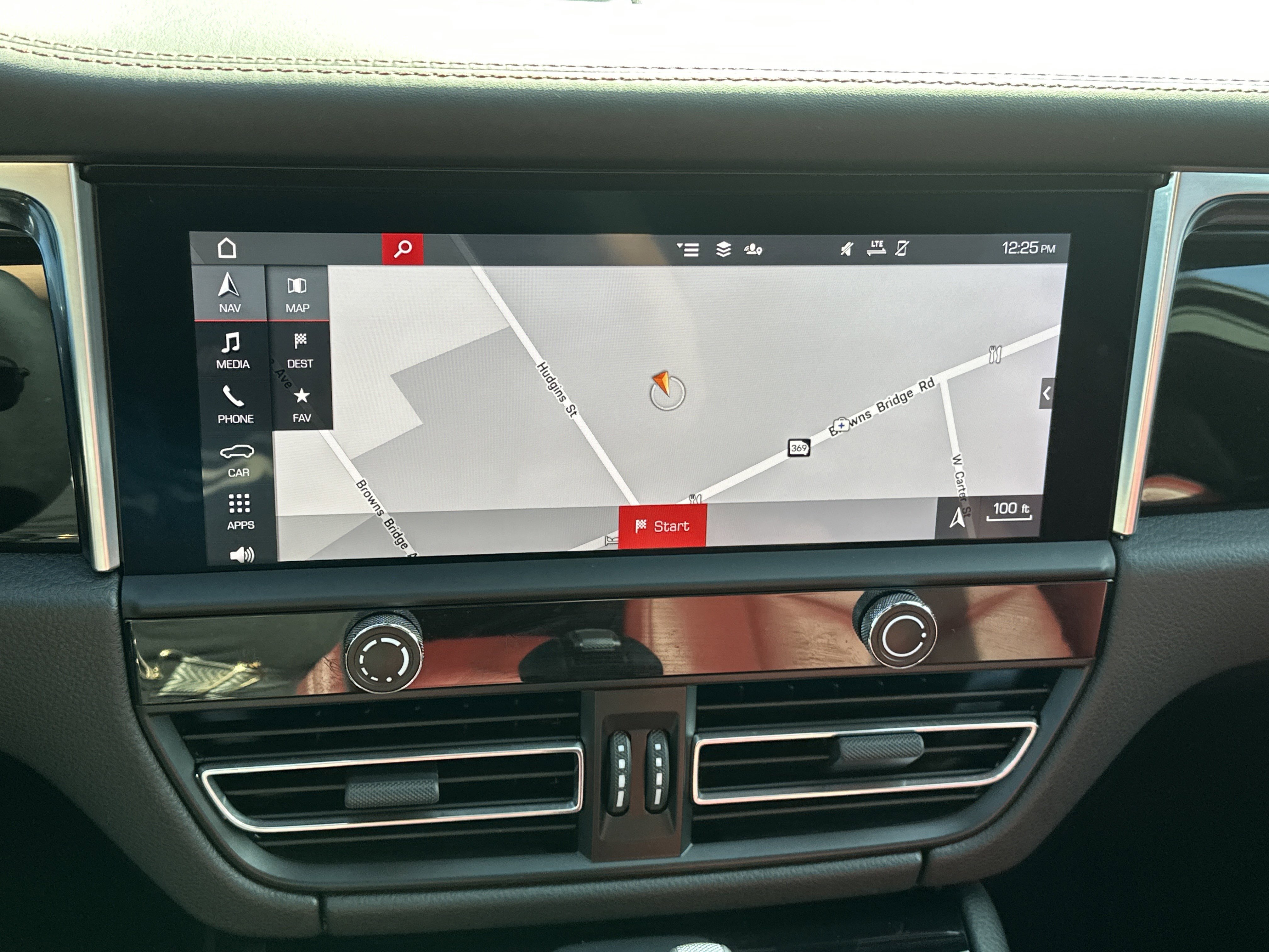 Used 2023 Porsche Macan image 24