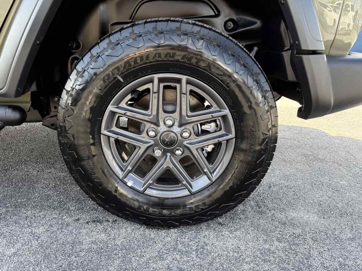 Used 2025 Jeep Wrangler Unlimited Sport image 24