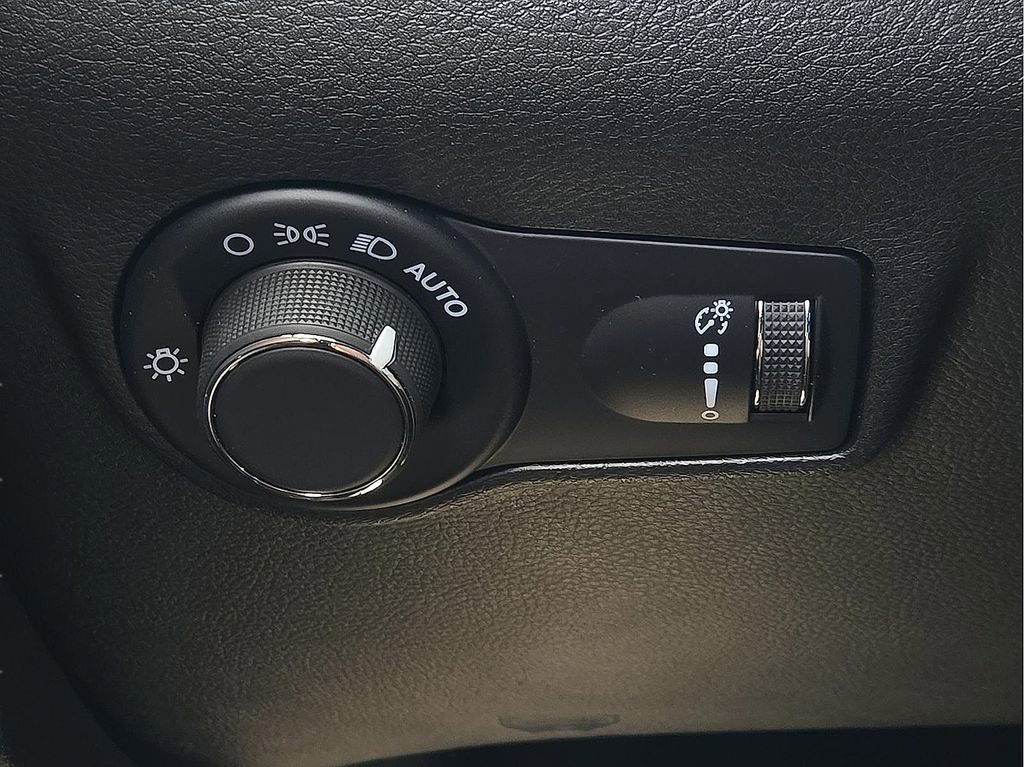 Used 2025 Jeep Compass Sport AWD/4WD image 16