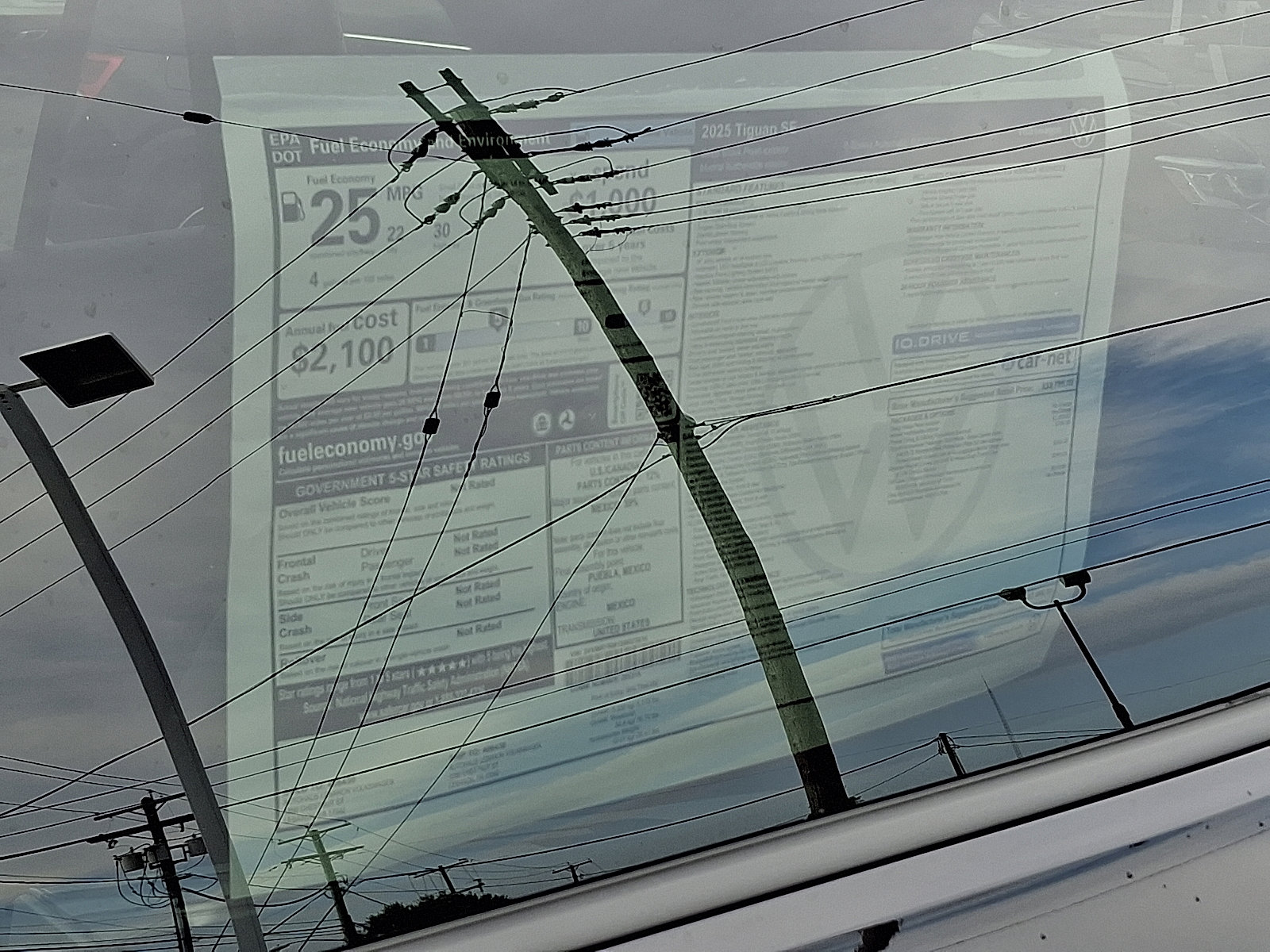 New 2025 Volkswagen Tiguan SE image 11