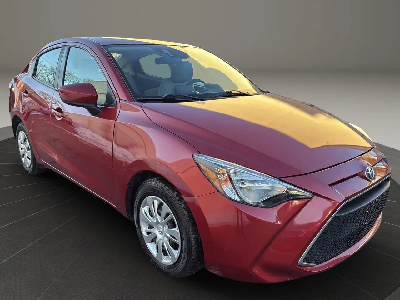 Used 2019 Toyota Yaris L FWD image 3