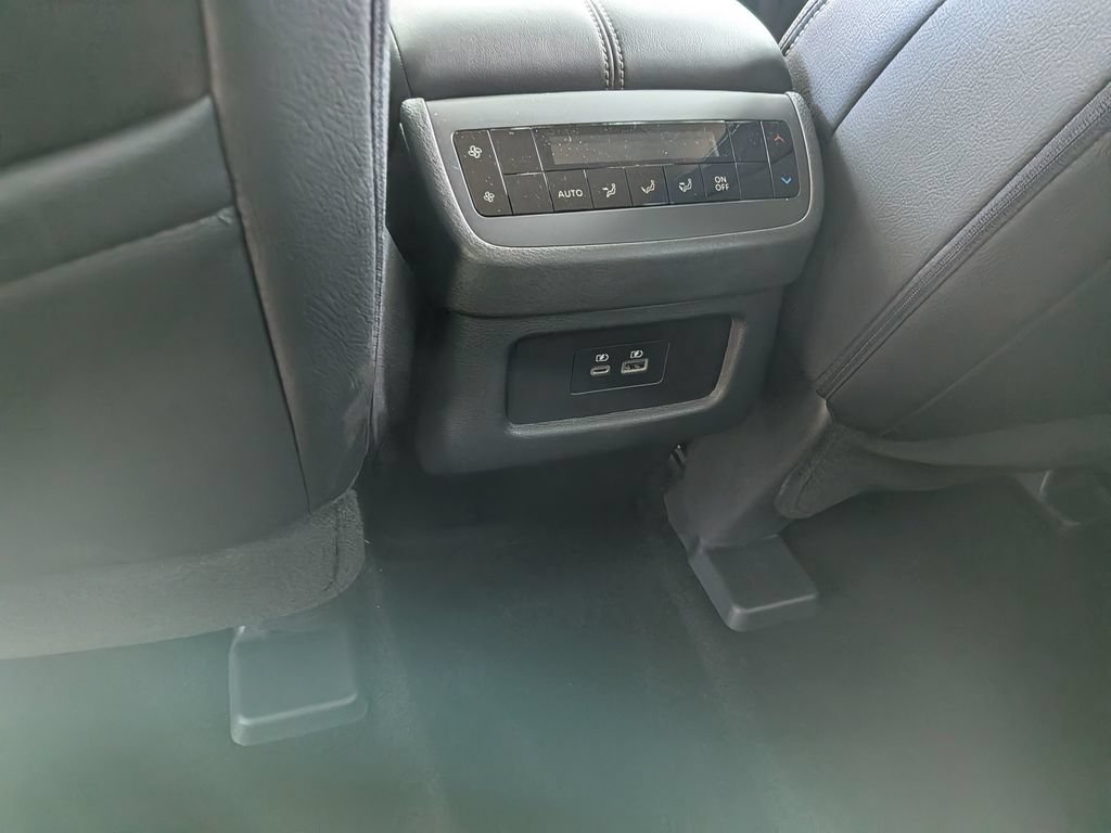 Used 2025 Nissan Pathfinder SV FWD image 38