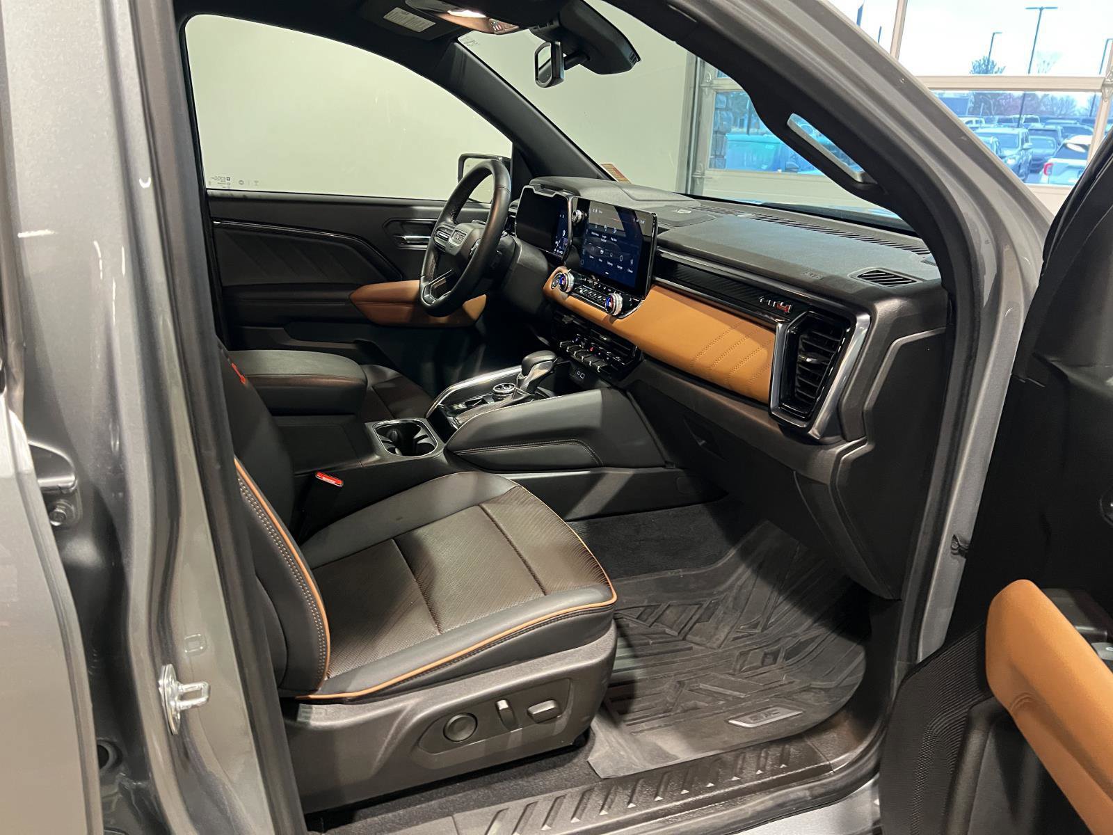 Used 2024 GMC Canyon AT4 w/ AT4 Premium Package image 37