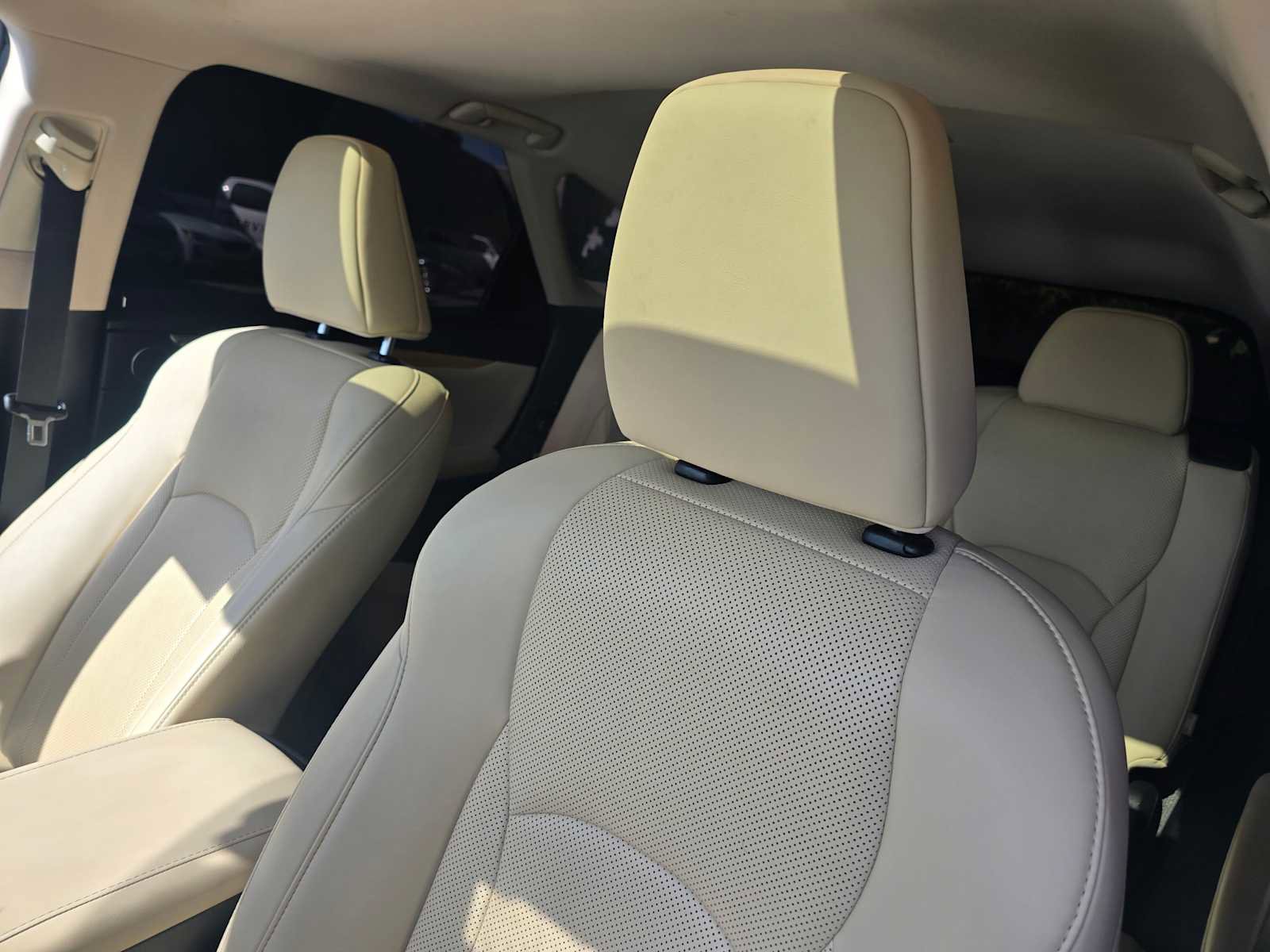 Used 2022 Lexus RX 450hL AWD w/ Premium Package image 23