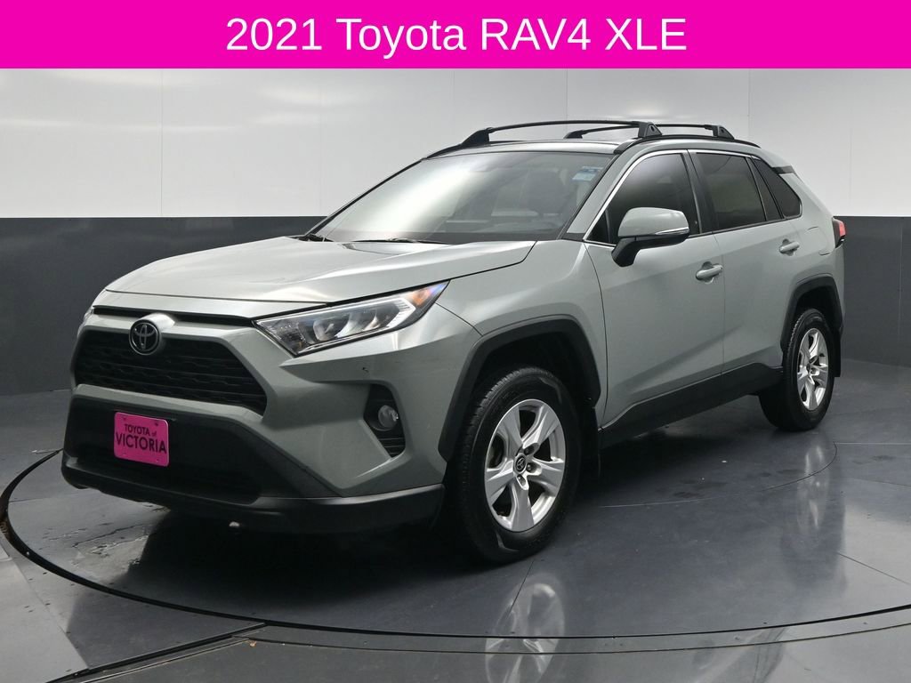 Used 2021 Toyota RAV4 XLE w/ Convenience Package FWD image 2