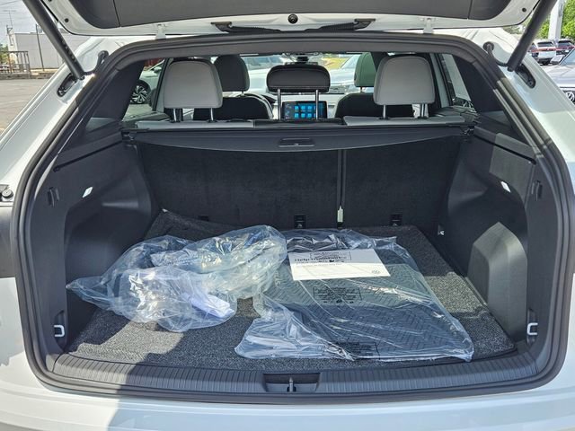 New 2025 Volkswagen Atlas Cross Sport SEL R-Line image 13