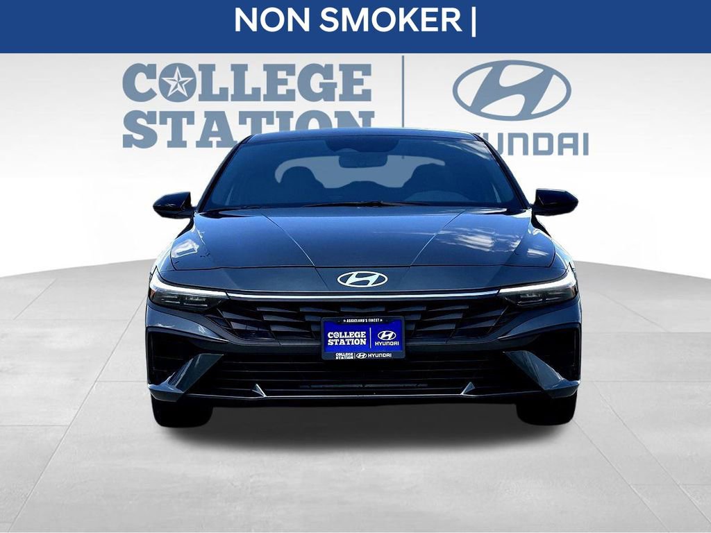 Used 2025 Hyundai Elantra Sport image 4