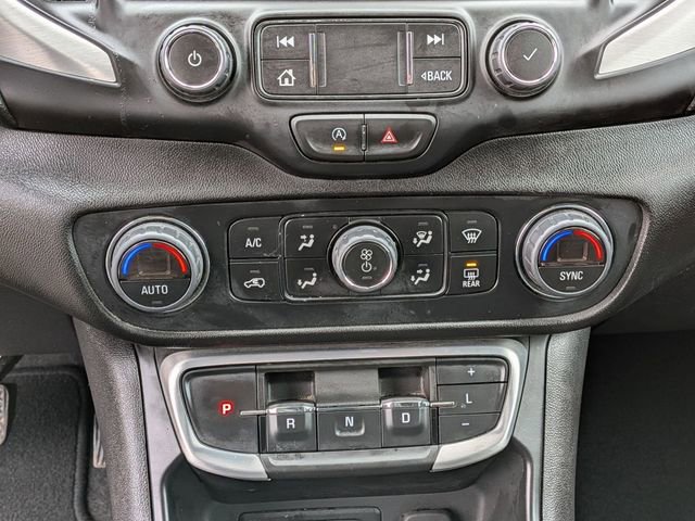 Used 2024 GMC Terrain SLT image 21