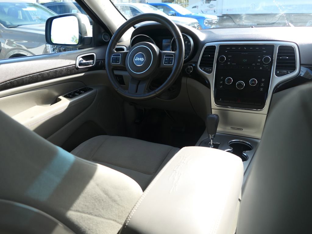 Used 2011 Jeep Grand Cherokee Laredo image 24