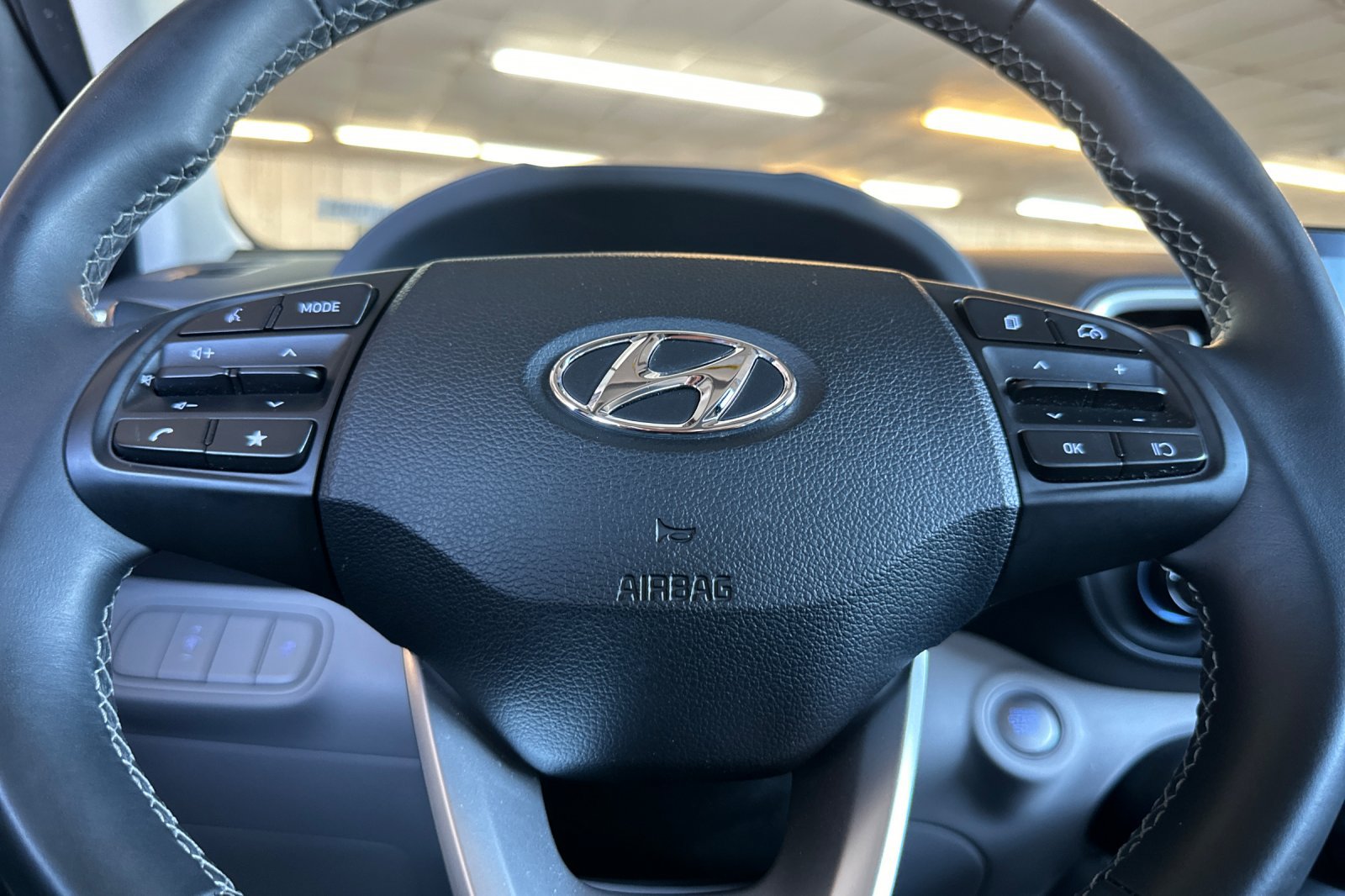 Certified 2025 Hyundai Venue SEL FWD image 23