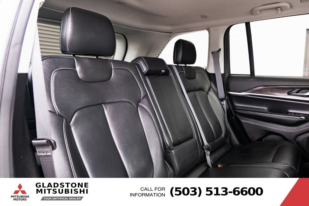 Used 2023 Jeep Grand Cherokee Limited AWD/4WD image 22