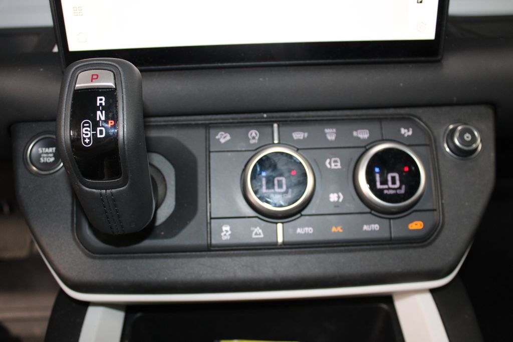 Used 2025 Land Rover Defender 110 S AWD/4WD image 28