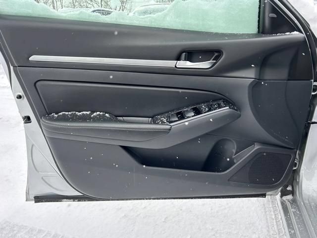 Used 2023 Nissan Altima 2.5 SV FWD image 10