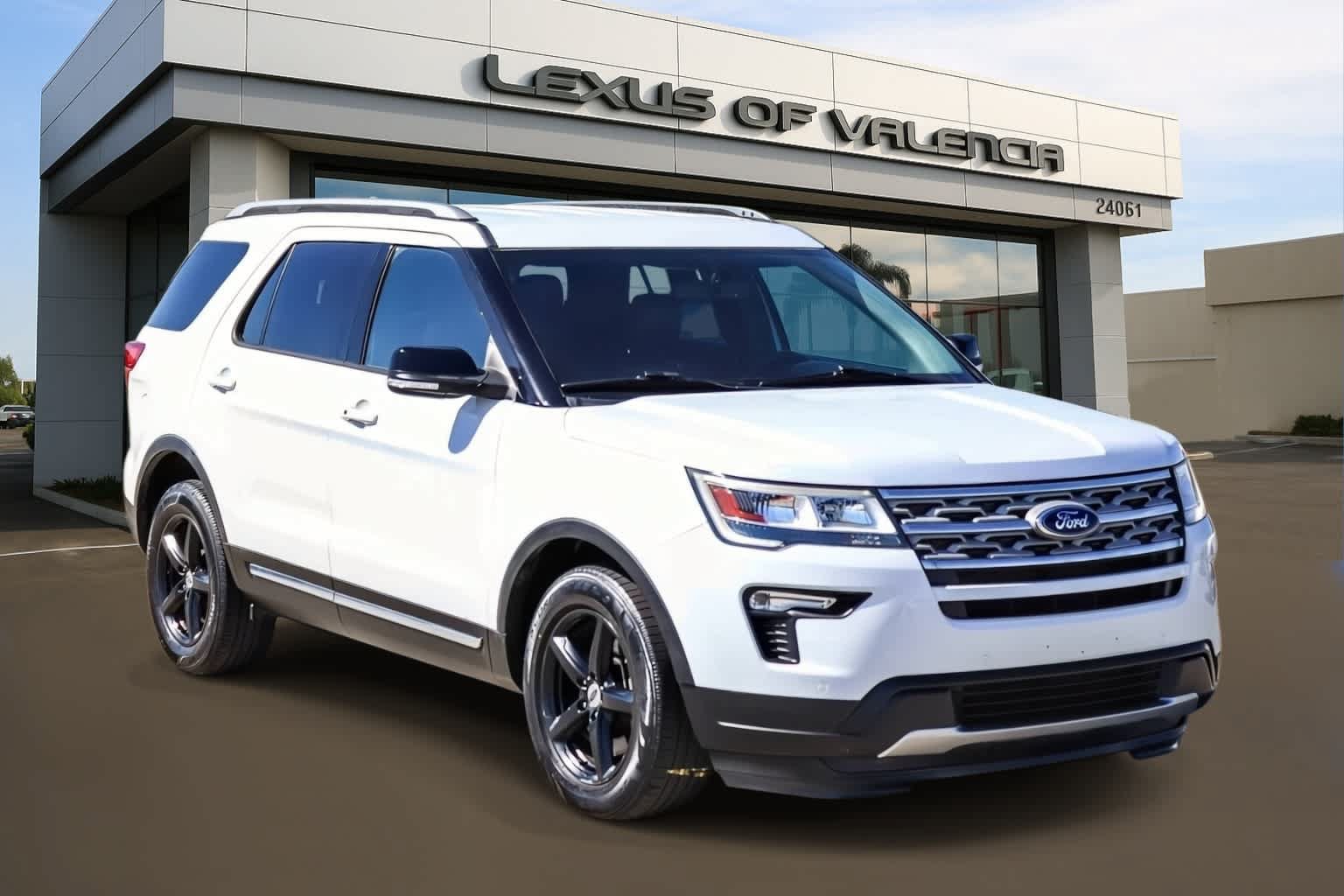 Used 2018 Ford Explorer XLT w/ Equipment Group 202A FWD image 5