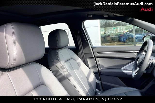 Used 2025 Audi Q3 2.0T Premium w/ Convenience Package image 7