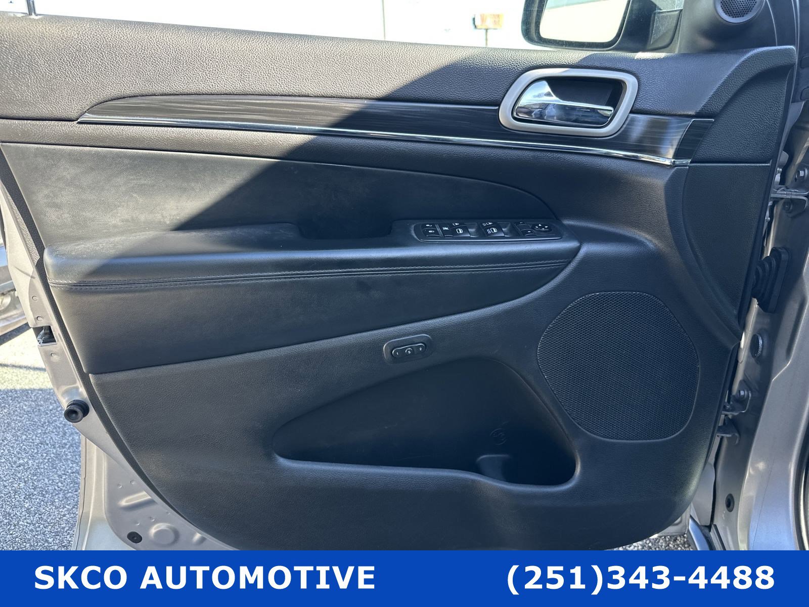 Used 2020 Jeep Grand Cherokee Limited w/ Luxury Group II image 12