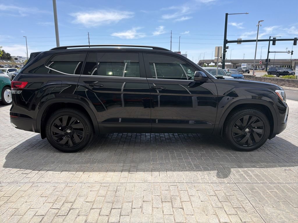 Certified 2024 Volkswagen Atlas SE w/ Black Wheel Package AWD/4WD image 8