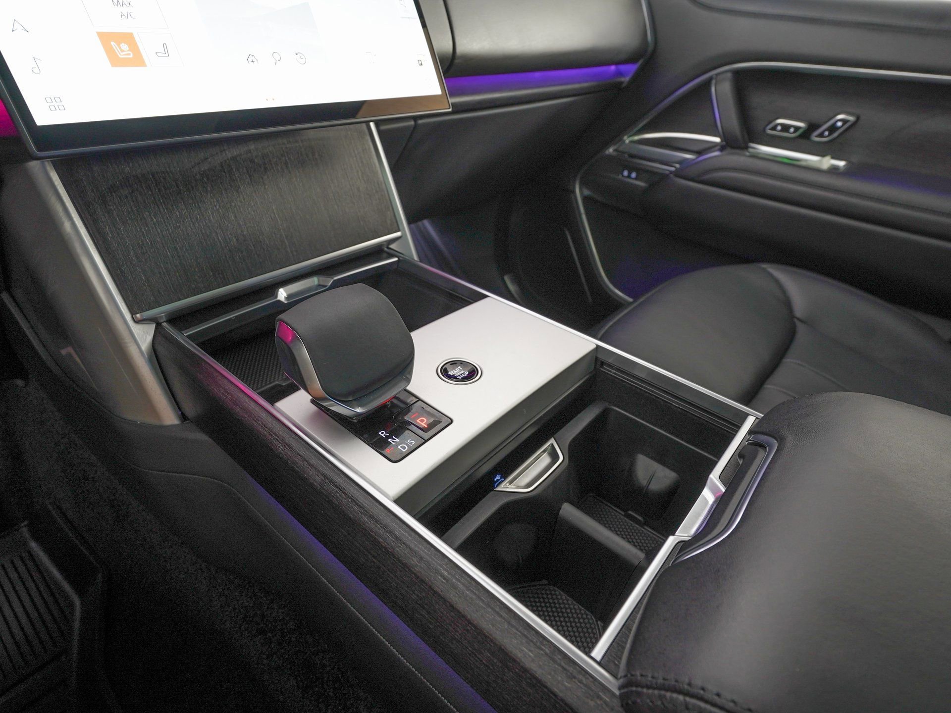 Used 2025 Land Rover Range Rover SE image 22