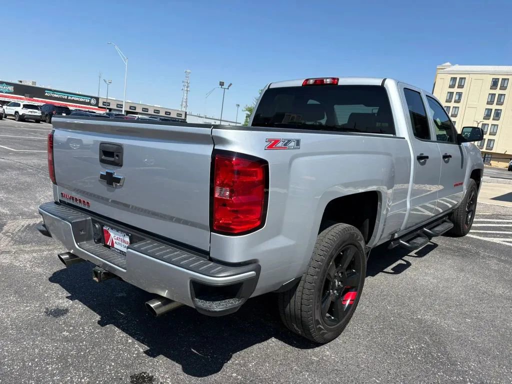 Used 2017 Chevrolet Silverado 1500 LT w/ Redline Edition AWD/4WD image 5
