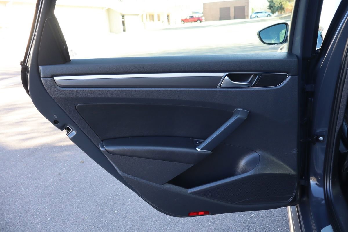 Used 2018 Volkswagen Passat 2.0T R-Line image 24