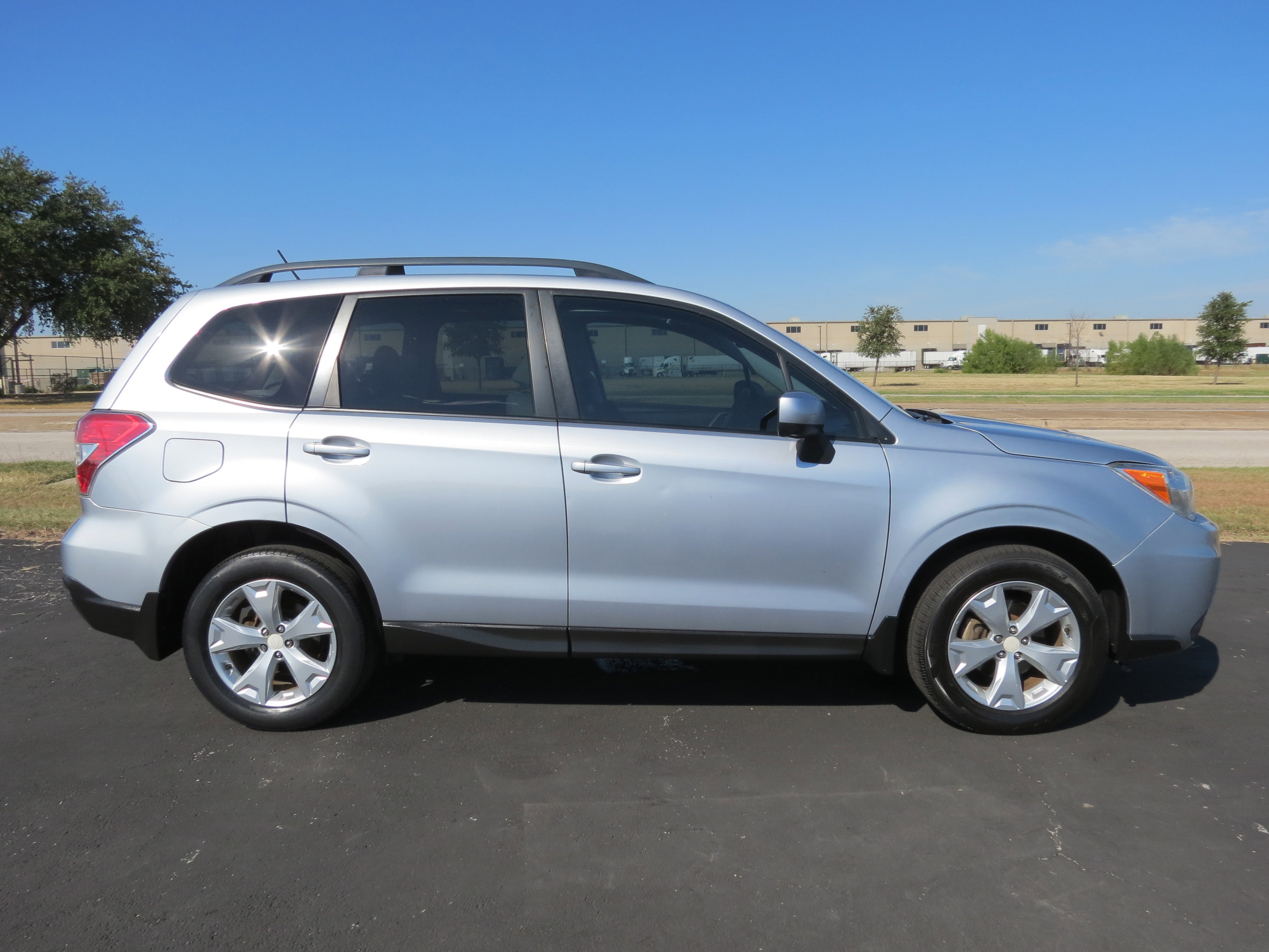Used 2015 Subaru Forester 2.5i Premium w/ All-Weather Package AWD/4WD image 4