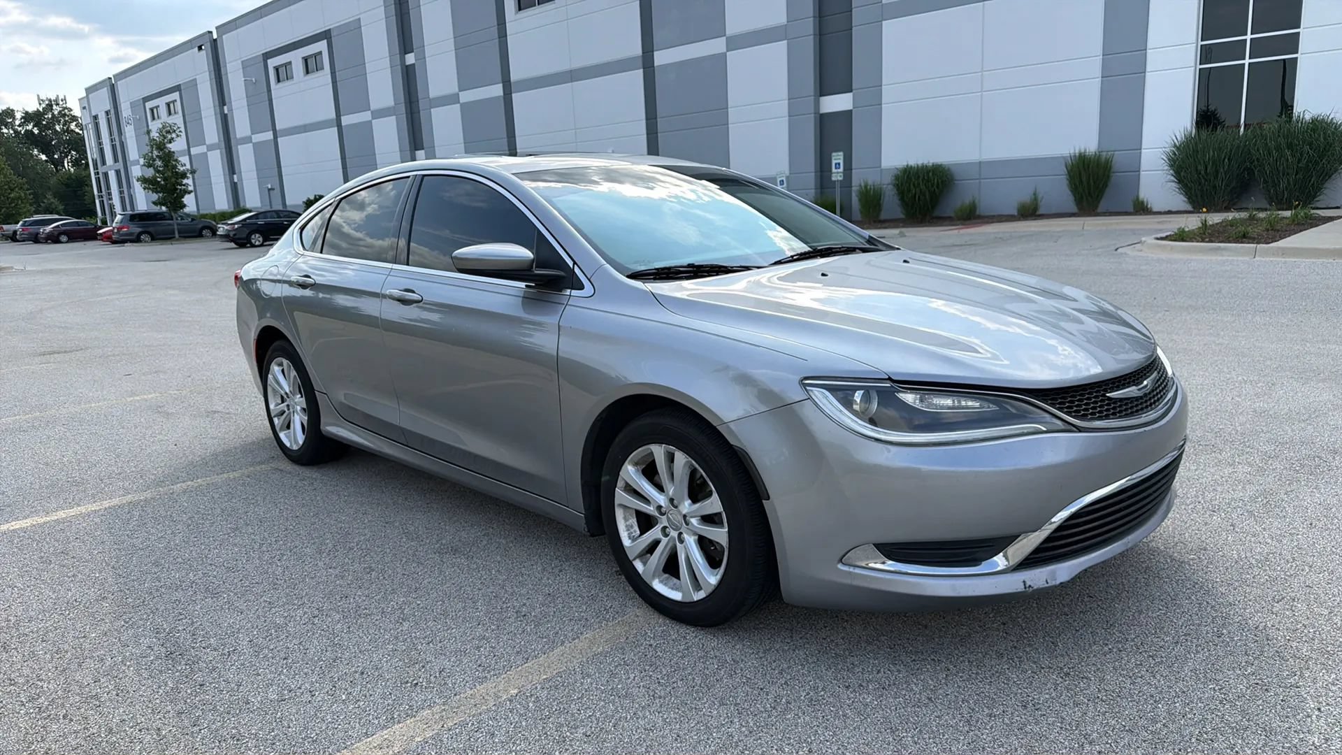 Used 2017 Chrysler 200 Limited Platinum w/ Comfort & Convenience Group FWD image 3