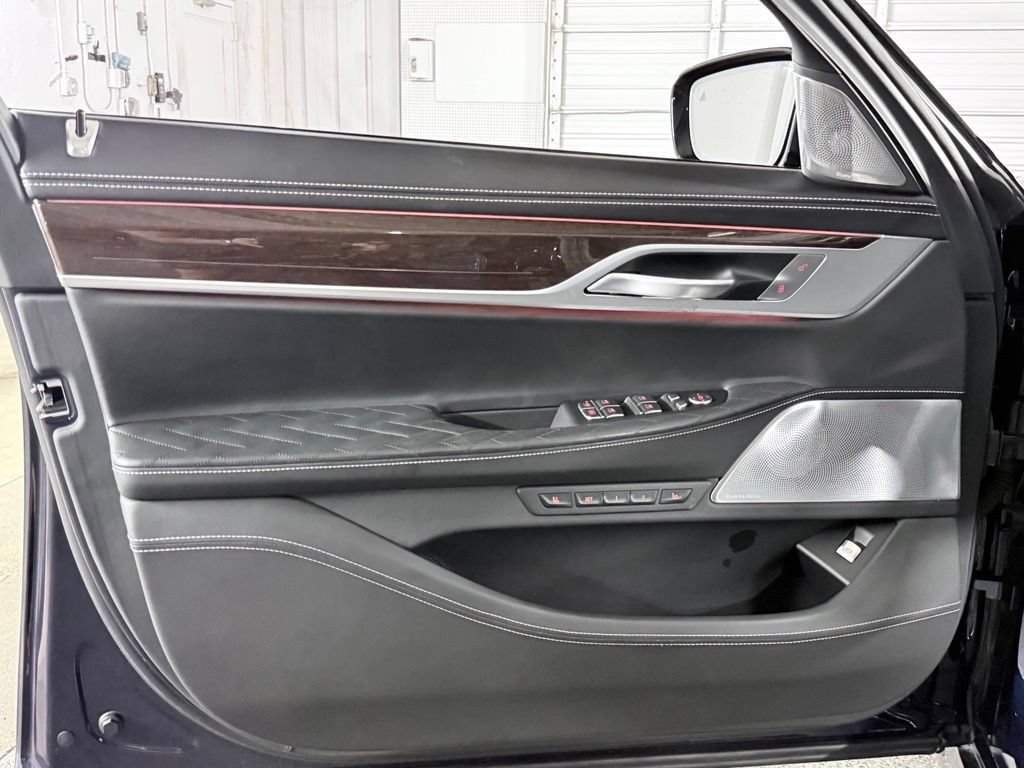 Used 2022 BMW 750Li xDrive AWD/4WD image 19