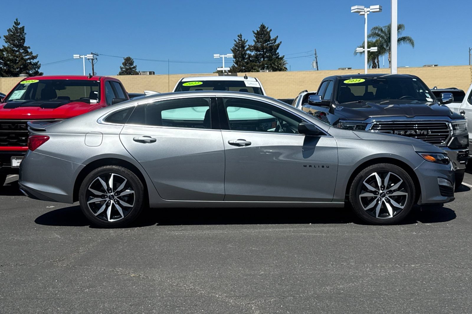 Used 2024 Chevrolet Malibu RS w/ LPO, Floor Liner Package FWD image 4