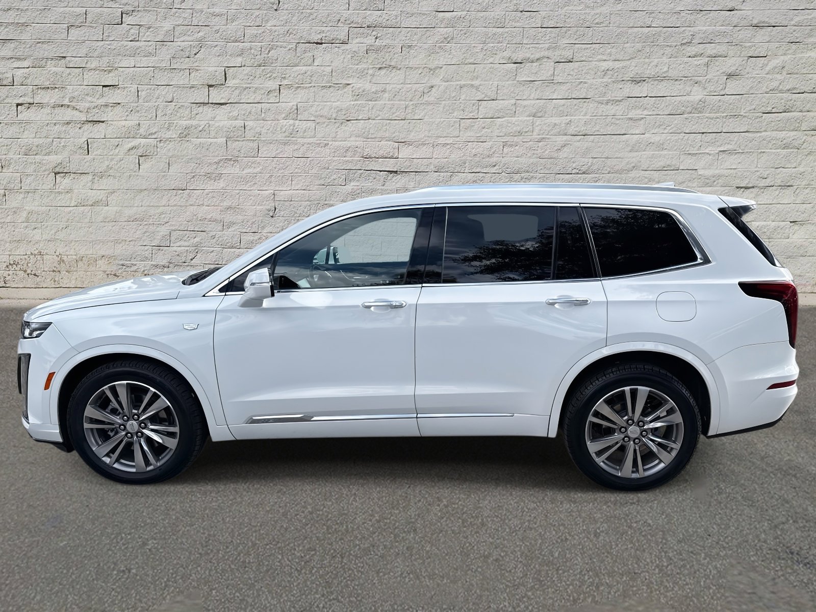 Certified 2022 Cadillac XT6 Premium Luxury image 8