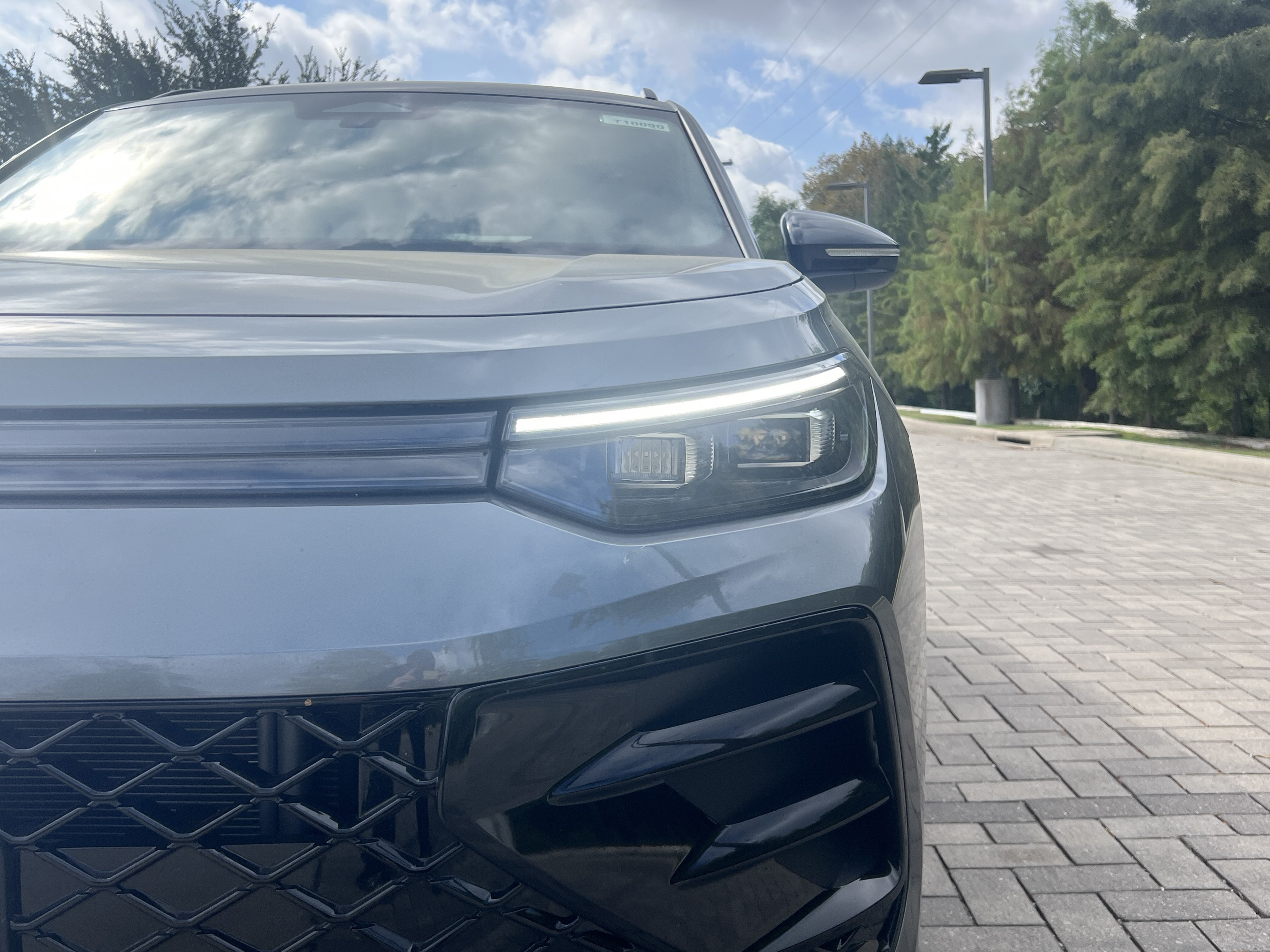 Certified 2026 Volkswagen Tiguan SE R-Line FWD image 5