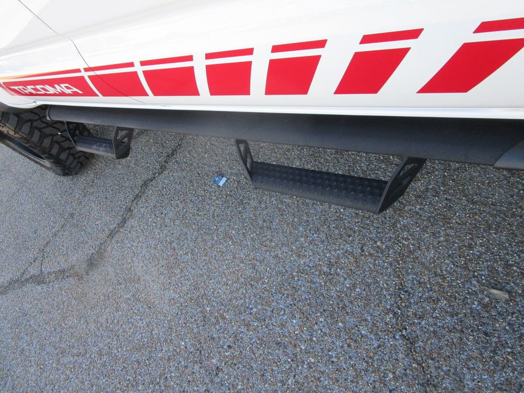 Used 2022 Toyota Tacoma TRD Off-Road image 12