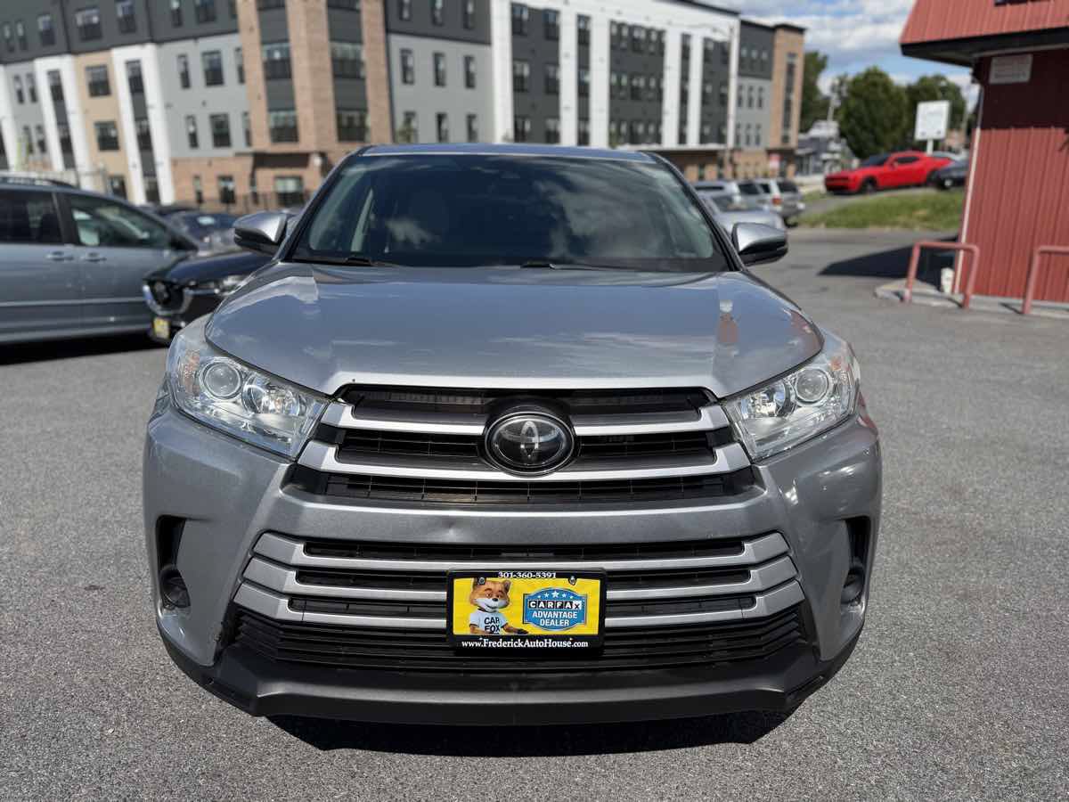 Used 2017 Toyota Highlander LE AWD/4WD image 2