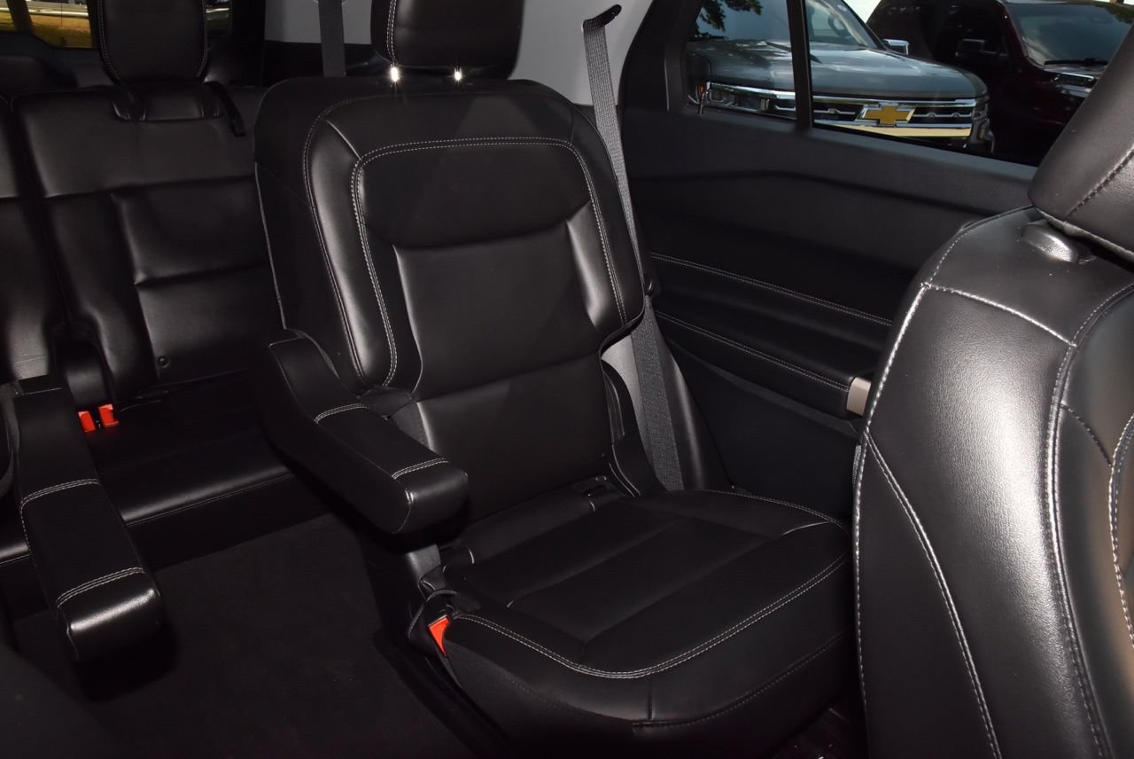 Used 2023 Ford Explorer XLT w/ Equipment Group 202A AWD/4WD image 22