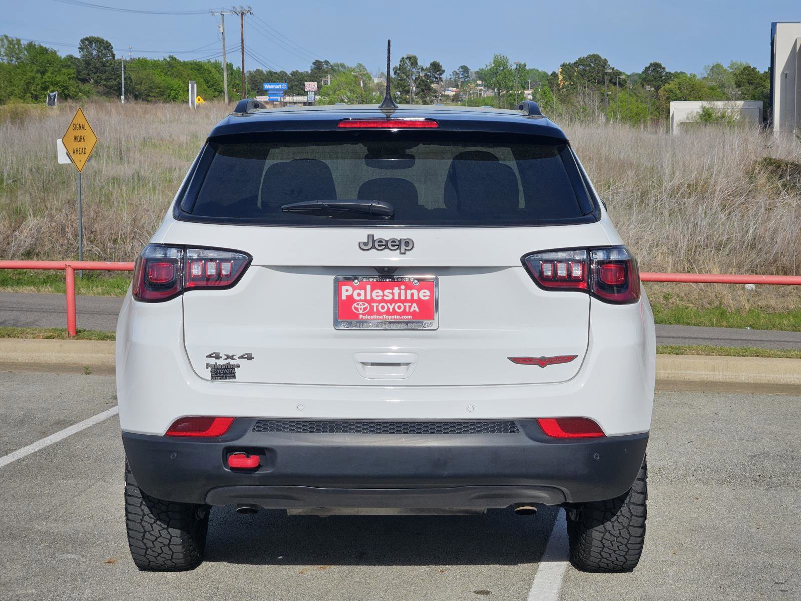 Used 2025 Jeep Compass Trailhawk image 5