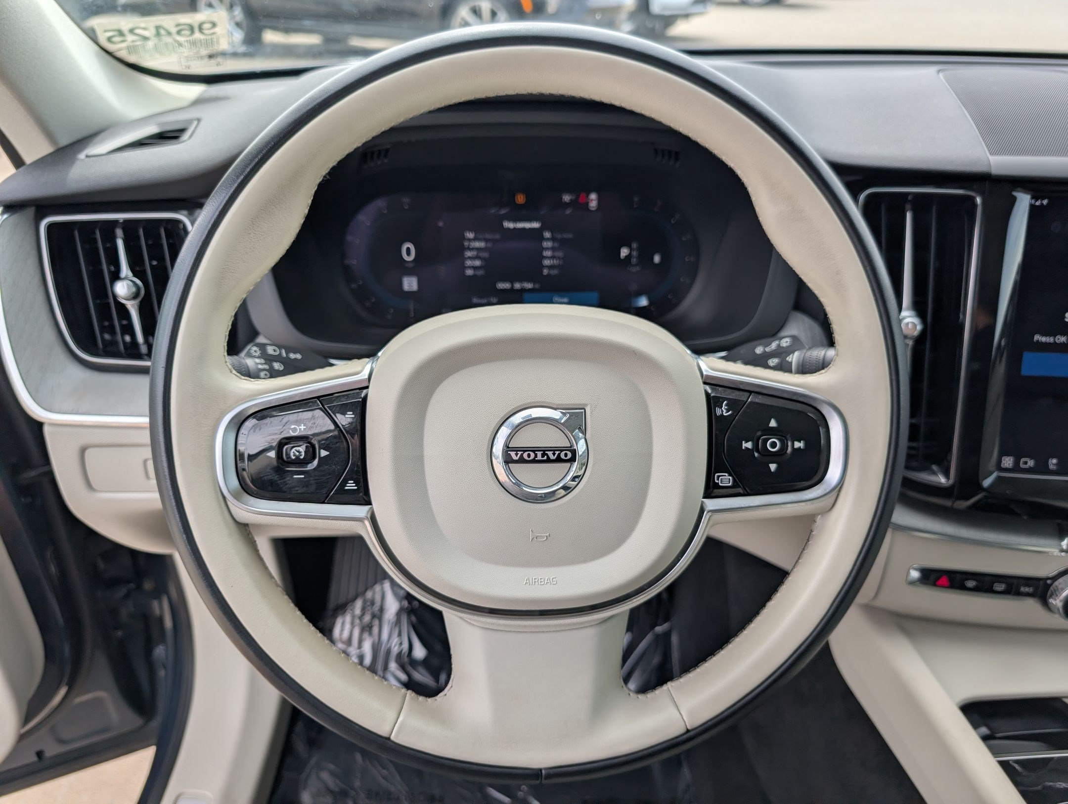 Used 2023 Volvo XC60 B5 Plus AWD/4WD image 17