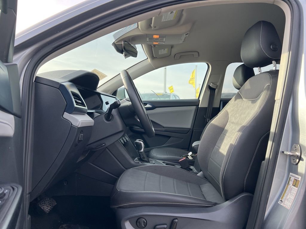 Used 2024 Volkswagen Taos SE image 11