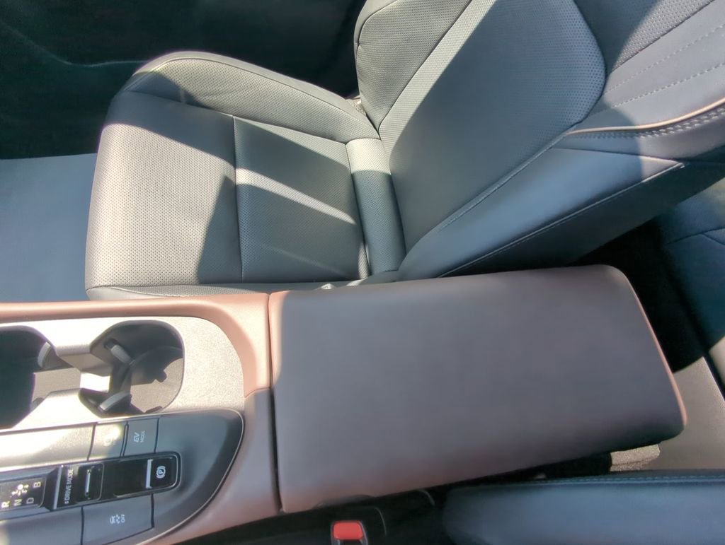 Used 2023 Toyota Crown AWD/4WD image 21