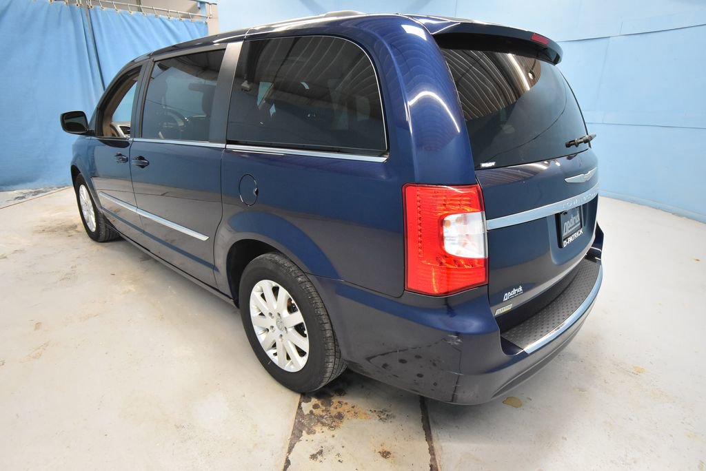 Used 2016 Chrysler Town & Country Touring FWD image 34