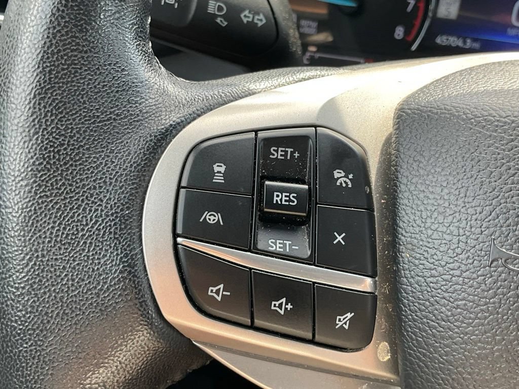 Used 2022 Ford Explorer XLT w/ Equipment Group 202A AWD/4WD image 4