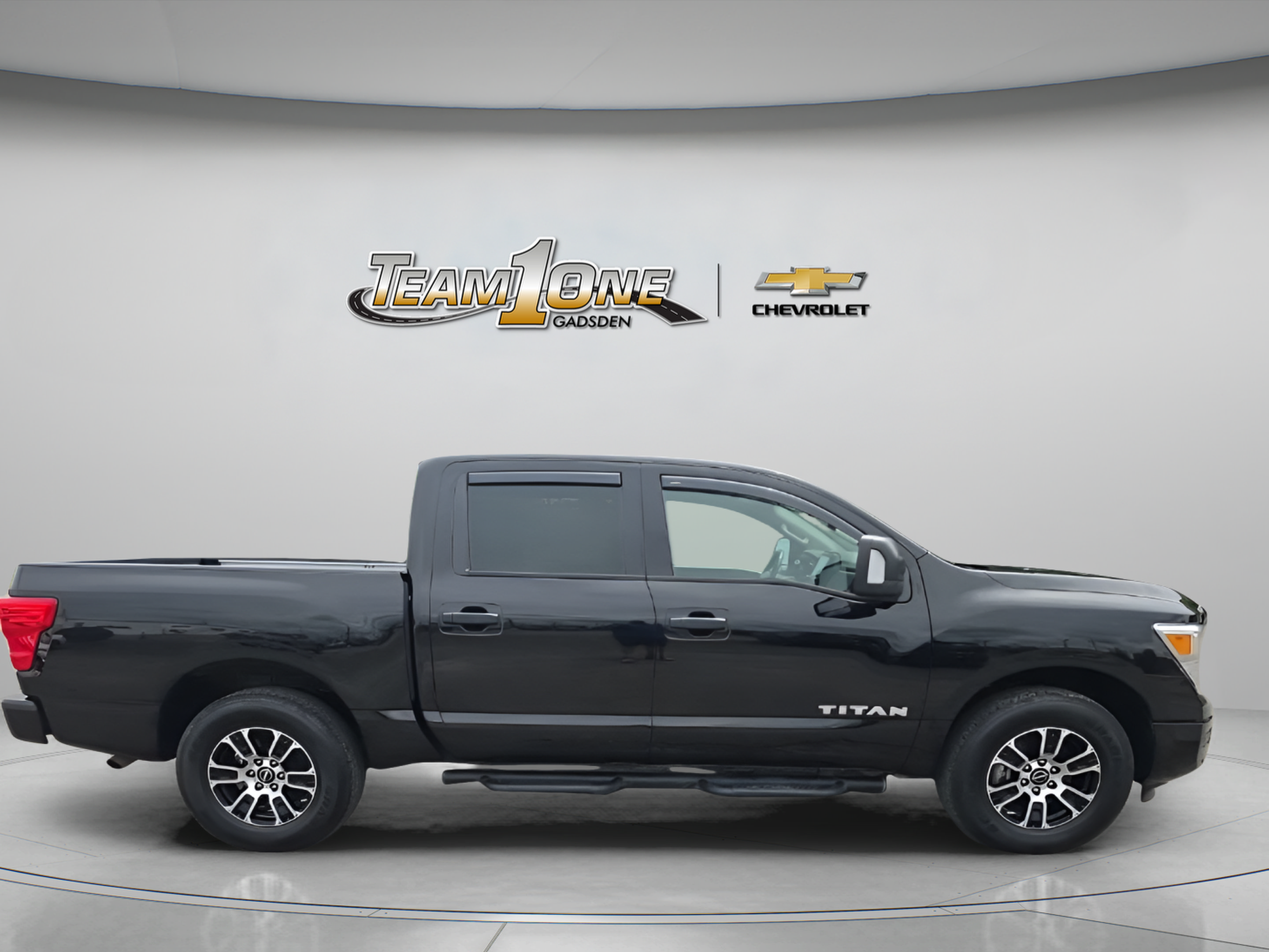 Used 2024 Nissan Titan SV w/ SV Convenience Package AWD/4WD image 9