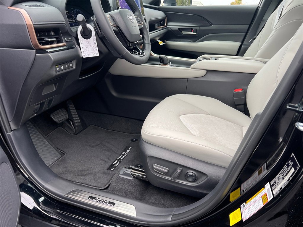 New 2026 Toyota Grand Highlander AWD Hybrid image 9