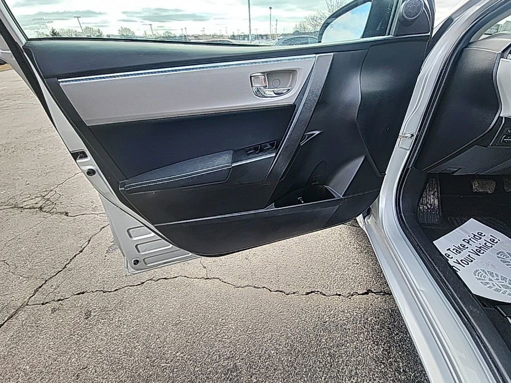 Used 2015 Toyota Corolla LE image 12