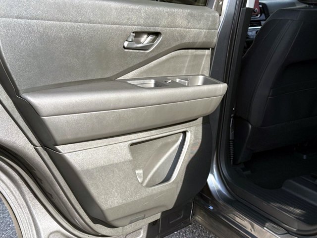 Used 2024 Nissan Pathfinder SV w/ Black Appearance Package FWD image 12