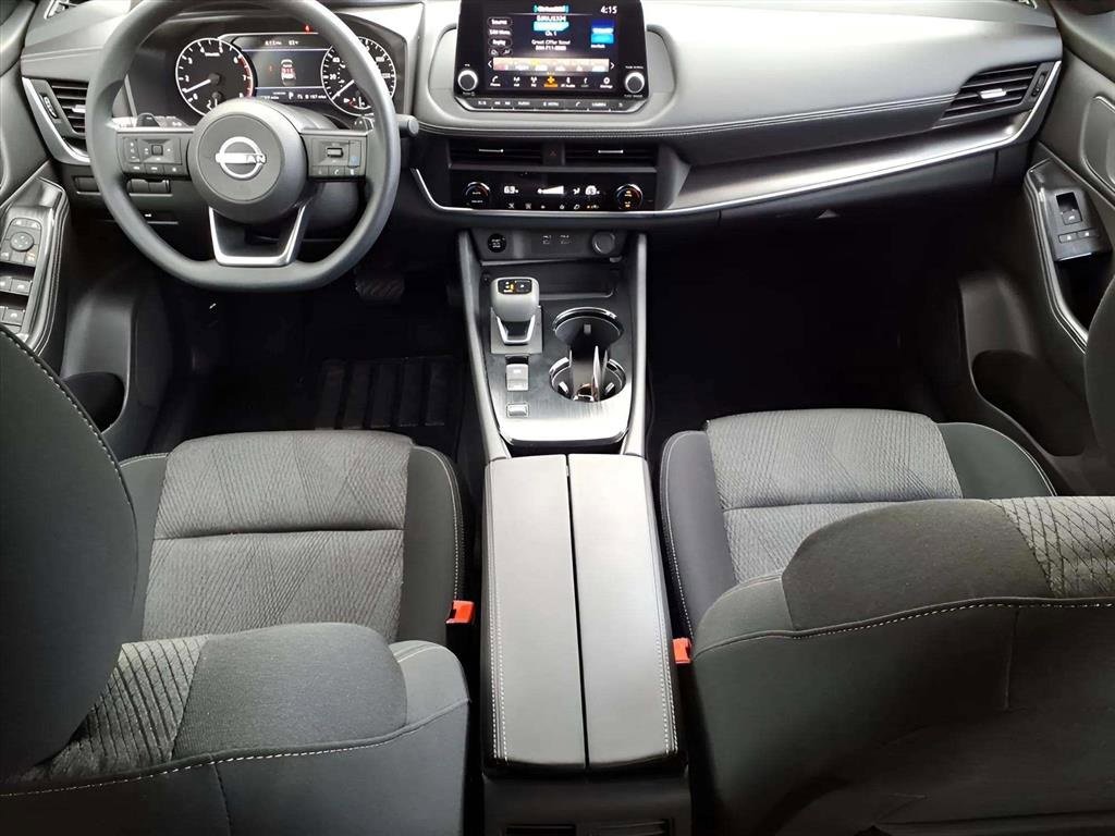 Used 2024 Nissan Rogue SV image 10