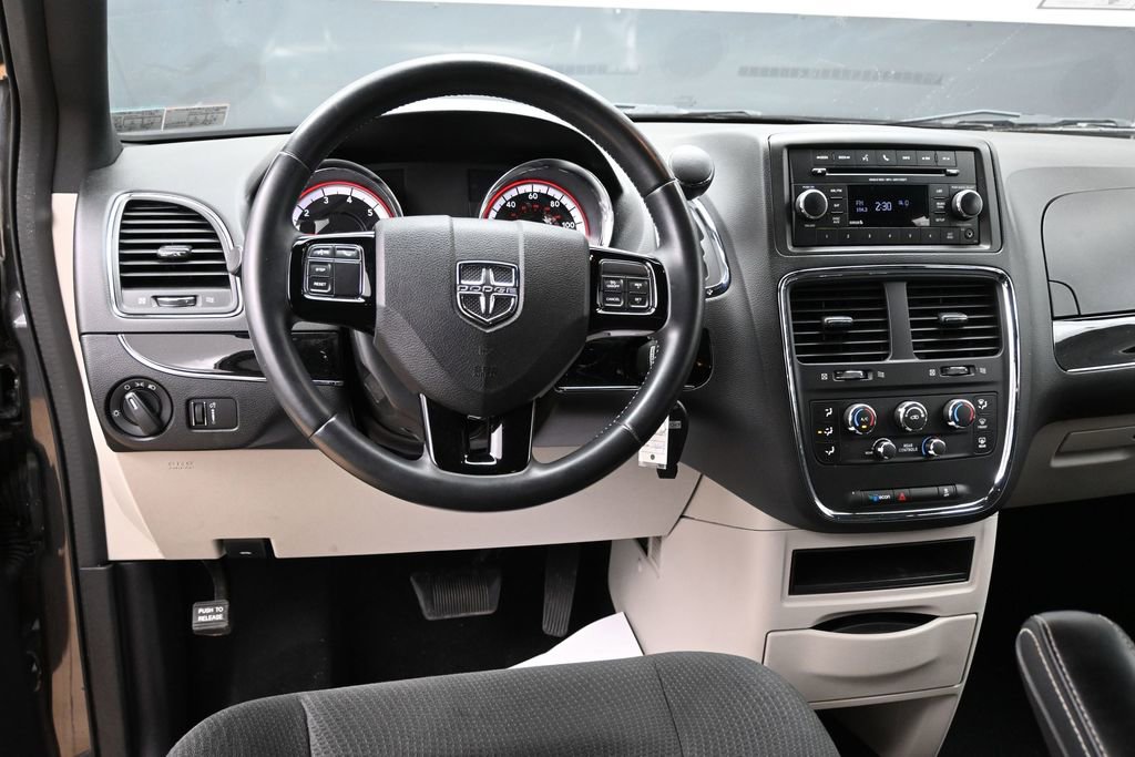 Used 2016 Dodge Grand Caravan SE FWD image 29