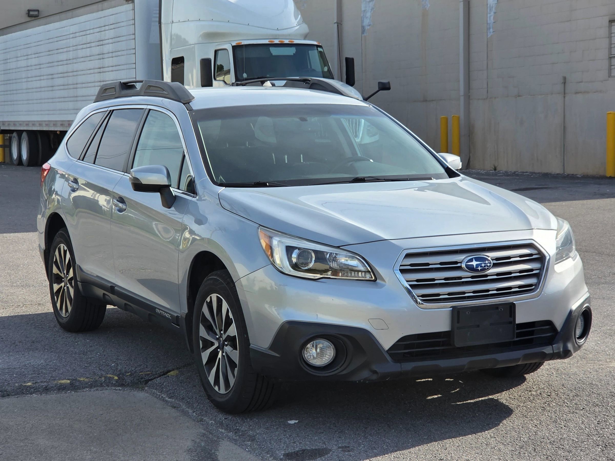 Used 2016 Subaru Outback 2.5i Limited AWD/4WD image 3