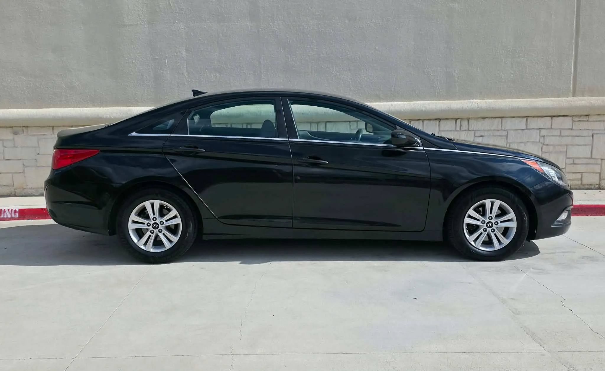 Used 2013 Hyundai Sonata GLS w/ Popular Equipment Pkg FWD image 2
